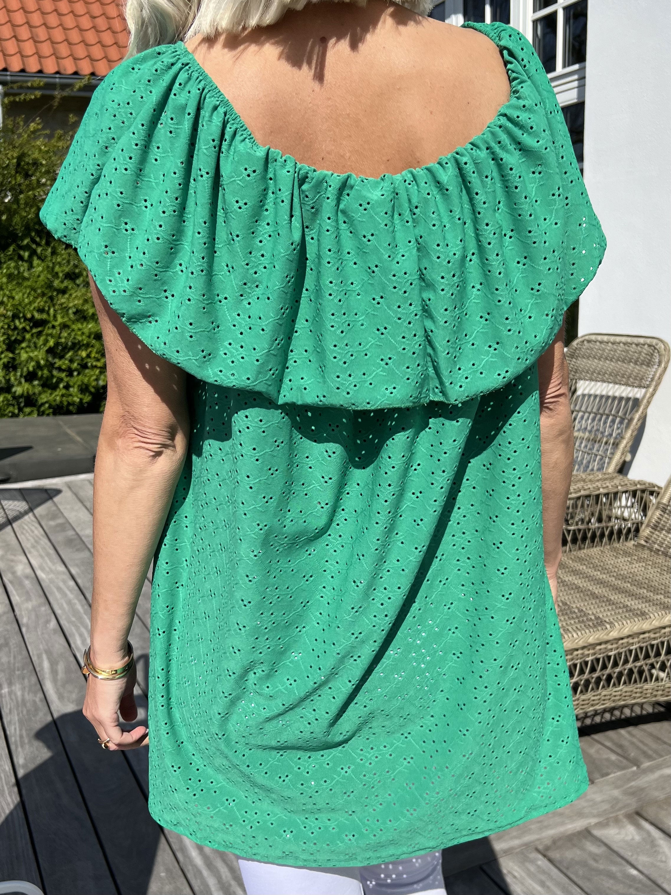 Sienna - Sød elastisk tunika med broderie anglaise